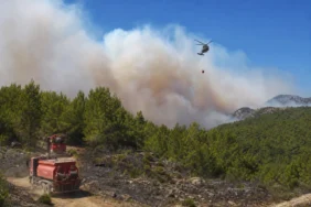 Antalya Aksu yangını bölgesinde yükselen duman ve müdahale araçları