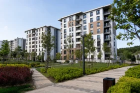 İstanbul kiralık sosyal konut projesini temsil eden yeni konut blokları