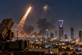 Riyad semalarında hava savunma sistemi ve füze hareketliliğini temsil eden haber görseli