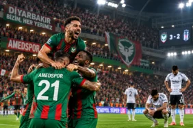 Amedspor Beşiktaş maçında Amedspor futbolcularının 3-2 galibiyet sevinci