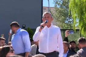 Özgür Özel Kars ziyareti sırasında halka sesleniyor