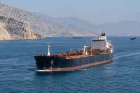 Hürmüz Boğazı'nda seyreden petrol tankeri