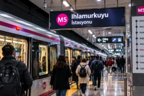 M5 metro arızası sonrası Ihlamurkuyu İstasyonu'nda metro ve yolcular