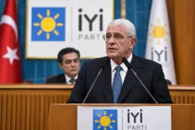 Dervişoğlu grup toplantısı, İYİ Parti kürsüsünde seçim tarihine ilişkin konuşma temsili görseli