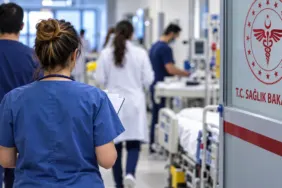 31 bin 54 sözleşmeli sağlık personeli kararı ve Sağlık Bakanlığı hastane koridoru