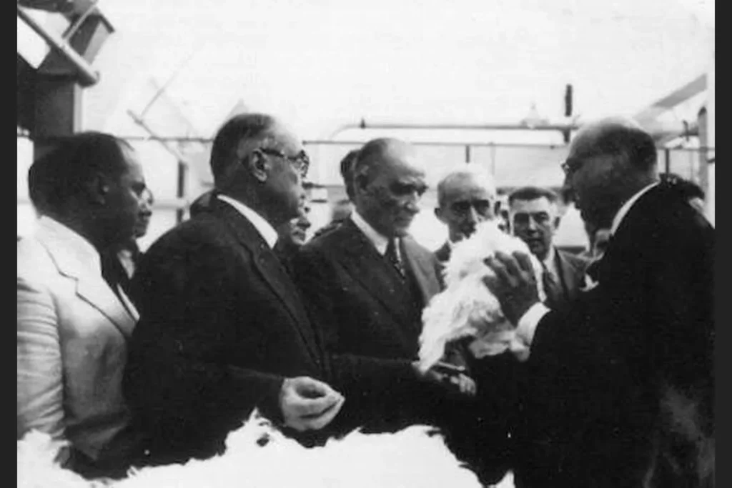 Atatürk Nazilli Sümerbank Basma Fabrikası 9 Ekim 1937 tarihî arşiv fotoğrafı