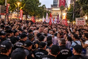 İzmir'de Cemil Tugay tepkisi Alsancak protestosu ve polis